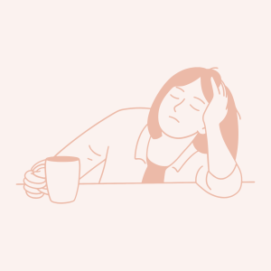 Tekening van een vermoeide moeder die bijna in slaap valt met een koffie in handen, worstelend met vermoeidheid na de bevalling.